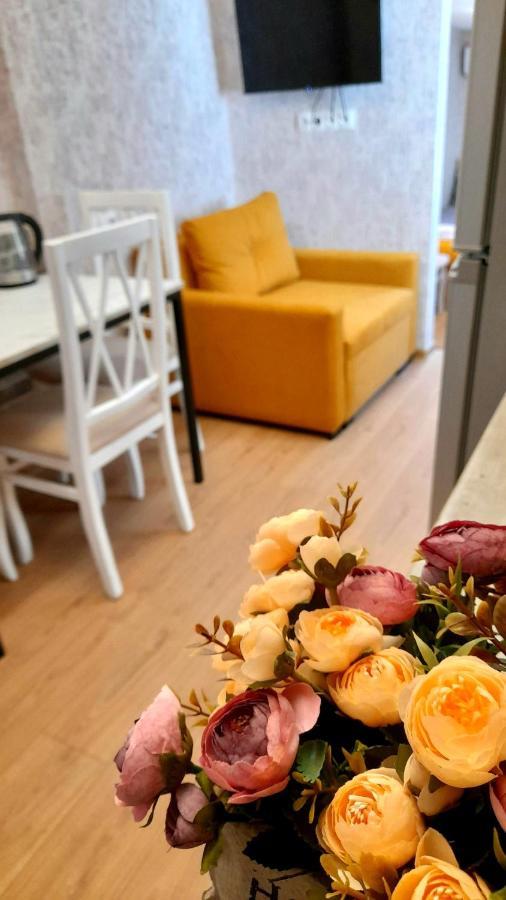 Yellow Apartment Τυφλίδα Εξωτερικό φωτογραφία