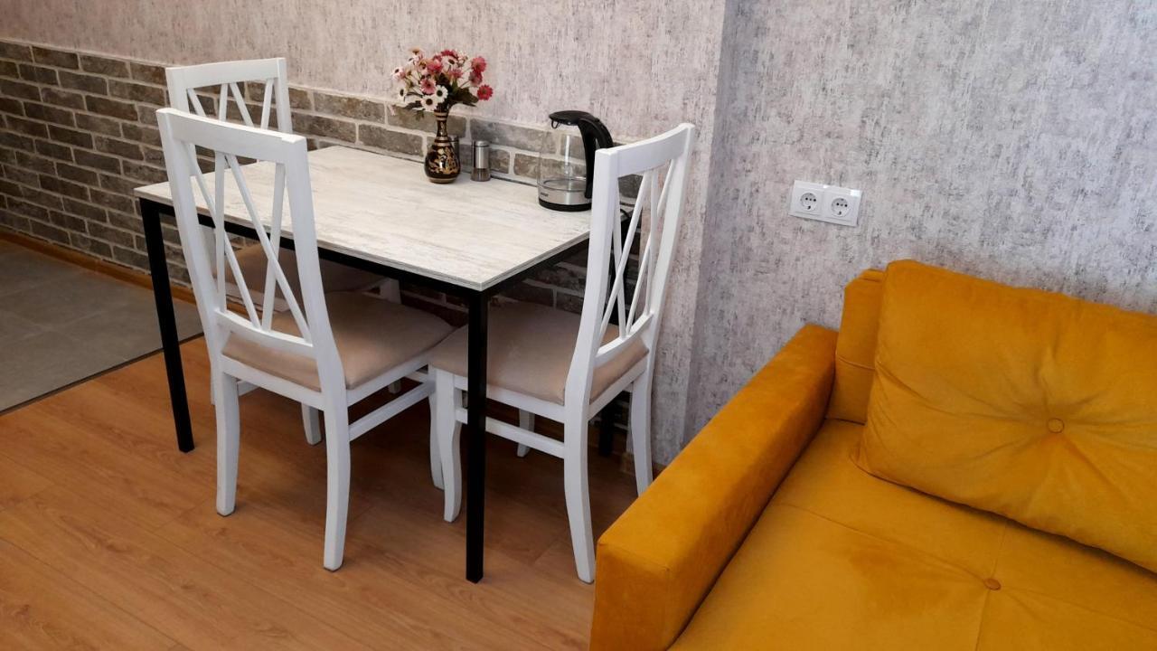 Yellow Apartment Τυφλίδα Εξωτερικό φωτογραφία
