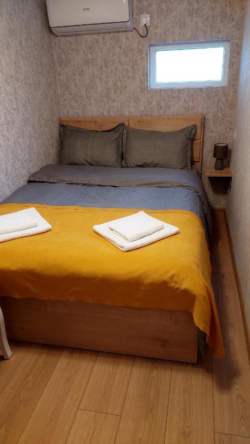 Yellow Apartment Τυφλίδα Εξωτερικό φωτογραφία