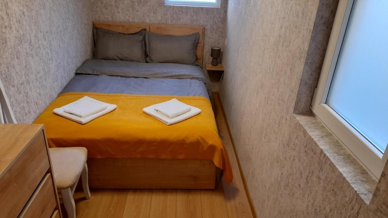 Yellow Apartment Τυφλίδα Εξωτερικό φωτογραφία